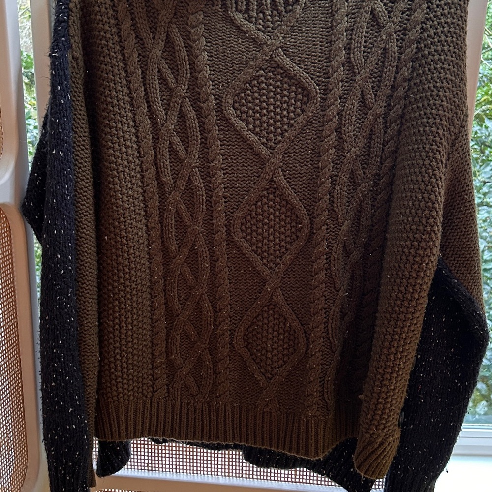 Unique 2-tone Cable Knit Sweater